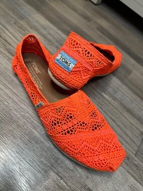 Neon TOMS Lace Crochet Slip-On Espadrilles Sneakers Bright Orange Shoes